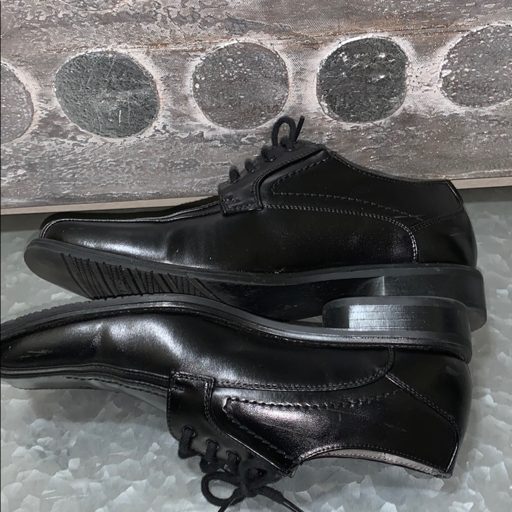 Shoes - Picture 4 of 6